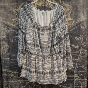 NWOT Cato Women's Top Size L Black White Floral Ruffled 3/4 Sleeve